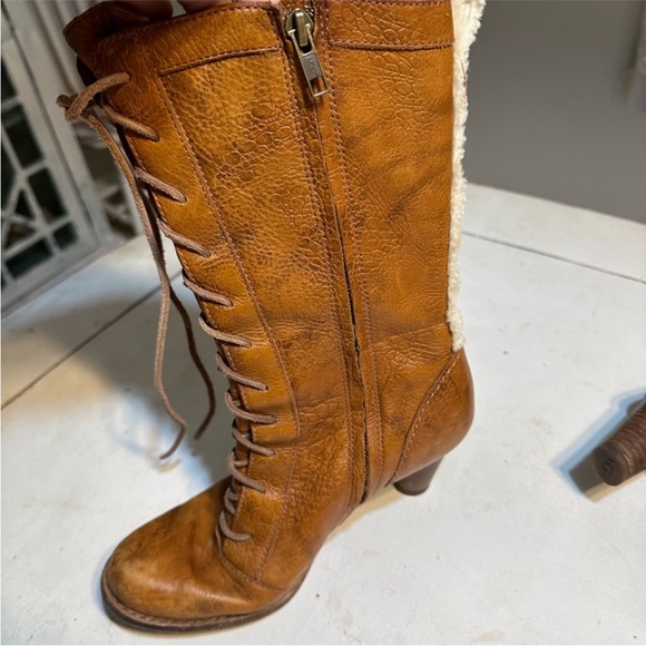 Ugg winter boots lace up heels, size 6.5 brown - Picture 3 of 8